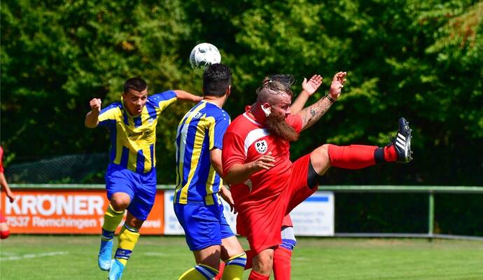 Den Wilferdinger Platz kennen die Darmsbacher (rechts Andreas Engel) bestens, denn dort waren sie schon einmal zu Gast. Und im Kreispokal (Foto) spielten die zweiten Mannschaften beider Clubs zuletzt gegeneinander. Den Wilferdinger Platz kennen die Darmsbacher (rechts Andreas Engel) bestens, denn dort waren sie schon einmal zu Gast. Und im Kreispokal (Foto) spielten die zweiten Mannschaften beider Clubs zuletzt gegeneinander.