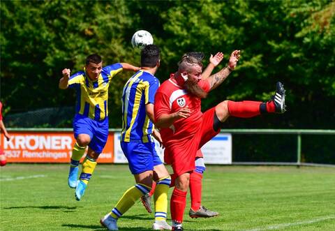 Den Wilferdinger Platz kennen die Darmsbacher (rechts Andreas Engel) bestens, denn dort waren sie schon einmal zu Gast. Und im Kreispokal (Foto) spielten die zweiten Mannschaften beider Clubs zuletzt gegeneinander.