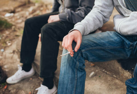 Kiffende_Jugendliche_Symbolbild