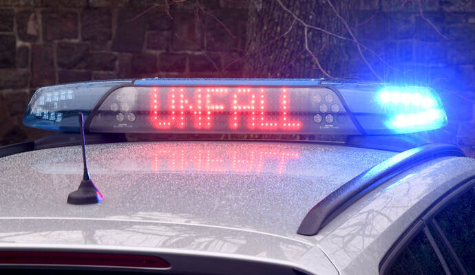 Unachtsamkeit war nach Angaben der Polizei der Grund für einen Auffahrunfall am Donnerstag gegen 16.08 Uhr an der Ampel zur Autobahnauffahrt Richtung Karlsruhe bei Niefern. Unachtsamkeit war nach Angaben der Polizei der Grund für einen Auffahrunfall am Donnerstag gegen 16.08 Uhr an der Ampel zur Autobahnauffahrt Richtung Karlsruhe bei Niefern.