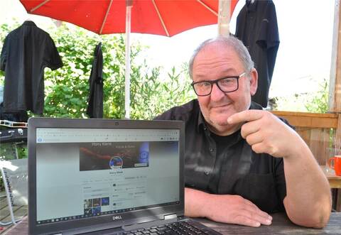 Die Hetze im Netz stört ihn gewaltig, sagt Musiker Harry Klenk. Daher trennt er sich in sozialen Medien konsequent von jenen, die sie verbreiten oder gutheißen.