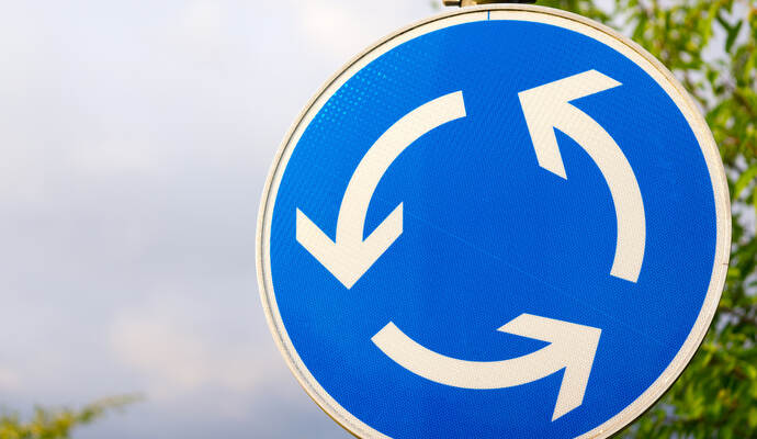 Die Gesamtkosten für den Neubau des Kreisverkehrsplatzes in Wurmberg und die Fahrbahndeckensanierung der rund zwei Kilometer langen Außenstrecke der L1175 zwischen Wimsheim und Wurmberg liegen bei insgesamt rund 1,8 Millionen Euro.