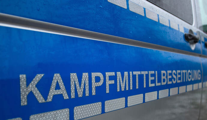 Die Einsatzkräfte des Kampfmittelbeseitigungsdienstes waren vor Ort in Schellbronn, um die Gewehrgranate abzutransportieren.