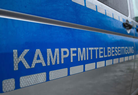 Die Einsatzkräfte des Kampfmittelbeseitigungsdienstes waren vor Ort in Schellbronn, um die Gewehrgranate abzutransportieren.