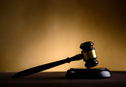 Acht Jahre lang hatte der Angeklagte geschwiegen. Acht Jahre lang hatte er die Nichte seiner Lebensgefährtin als Lügnerin dastehen lassen.