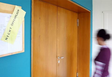 Verhandelt werden sollte am Mittwoch und Freitag vergangener Woche gegen drei Männer aus dem Enzkreis, die wegen Geiselnahme, Menschenraub, Morddrohung und gefährlicher Körperverletzung angeklagt sind.