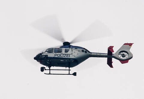 Die Polizei hat in der Nacht mit einem Hubschrauber über Niefern-Öschelbronn nach einer vermissten Person gesucht.