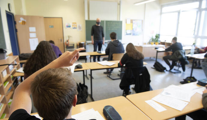 Mehrere Schüler, die insgesamt drei verschiedene Schulen in Pforzheim besuchen, sind positiv auf das Coronavirus getestet worden.