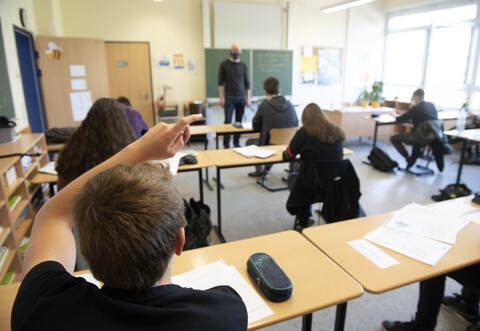 Mehrere Schüler, die insgesamt drei verschiedene Schulen in Pforzheim besuchen, sind positiv auf das Coronavirus getestet worden.