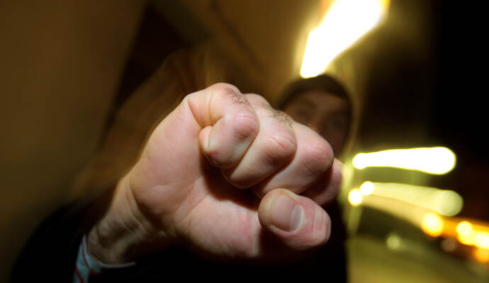 Ein 40-jähriger, aggressiver Mann hat in Knittlingen zwei Polizisten verletzt. Foto: arl-Josef Hildenbrand/dpa