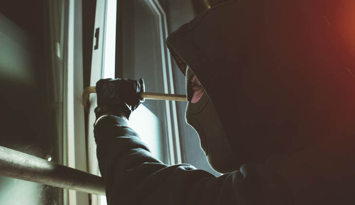 Nur teilweise erfolgreich war ein Einbrecher in einer Gaststätte in Bad Wildbad-Calmbach. Symbolbild: AA+W/stock.adobe.com