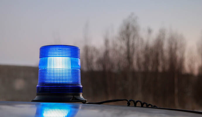 Mit eingeschaltetem Blaulicht ist eine 56-jährige Mercedes-Fahrerin in der Region unterwegs gewesen.