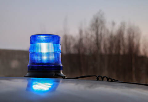 Mit eingeschaltetem Blaulicht ist eine 56-jährige Mercedes-Fahrerin in der Region unterwegs gewesen.