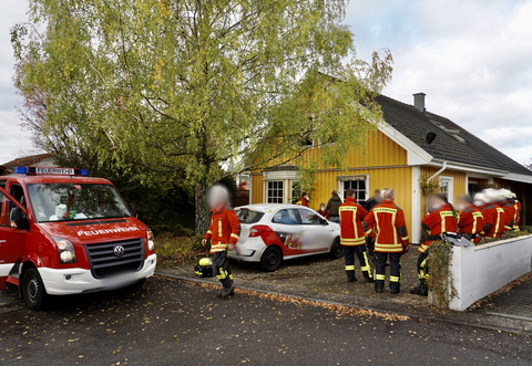 Eine 71-jährige Frau konnte nach Abschluss der Löscharbeiten nur noch tot geborgen werden. Die Kriminalpolizei hat Ermittlungen hinsichtlich der Brandursache aufgenommen.