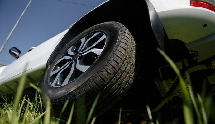 Ein 54-jähriger Autofahrer kam am Samstag unter Alkoholeinfluss von der K4551 zwischen Straubenhardt und Neusatz von der Fahrbahn ab und landete im Straßengraben. Ein 54-jähriger Autofahrer kam am Samstag unter Alkoholeinfluss von der K4551 zwischen Straubenhardt und Neusatz von der Fahrbahn ab und landete im Straßengraben.