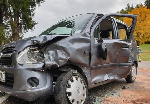 Auf der B10 zwischen Wilferdingen und Kleinsteinbach ist es am Donnerstagmittag gegen 12.30 Uhr zu einem Unfall gekommen.