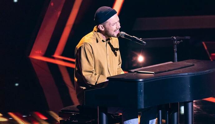 Lehrer Alessandro Pola von der Willy-Brandt-Realschule in Königsbach-Stein hat bei "The Voice of Germany" die "Sing Offs" erreicht.