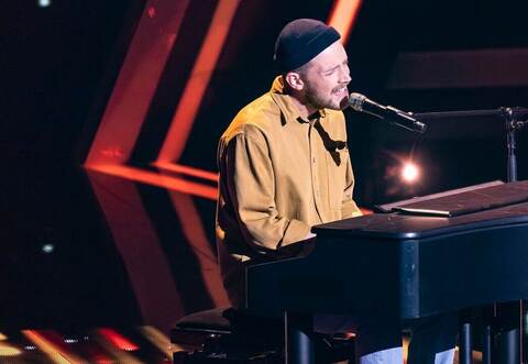 Lehrer Alessandro Pola von der Willy-Brandt-Realschule in Königsbach-Stein hat bei "The Voice of Germany" die "Sing Offs" erreicht.