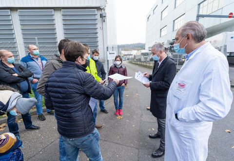 Landwirte übergeben bei landesweiter Aktion Forderungen an Müller Fleisch