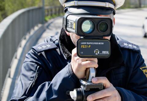 Das Polizeirevier Mühlacker hat in der Nacht von Sonntag auf Montag die Einhaltung der Geschwindigkeitsbegrenzung auf der Bundesstraße 10 bei Enzberg überwacht.