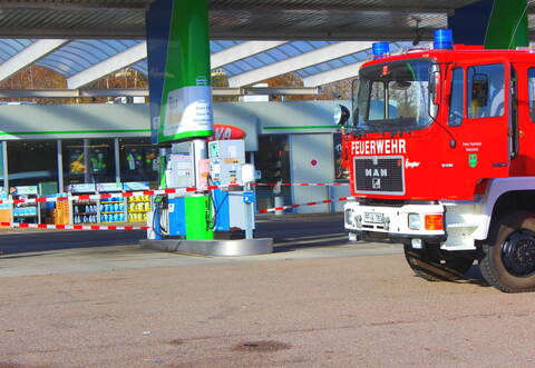 Keine Verletzten, keine gesundheitliche Bedenken für Menschen in der Umgebung: Ein Leck in einer Flüssiggas-Zapfsäule an einer Tankstelle im Heimsheimer Gewerbegebiet Egelsee ist am Freitagvormittag ohne schwerwiegende Folgen geblieben.
