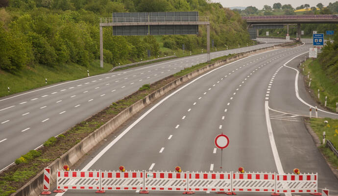 Diese Bild bot sich bei der Sperrung im Jahr 2018 auf der A8 bei Pforzheim: eine komplett leere Autobahn. Jetzt steht erneut eine Sperrung an. Diese Bild bot sich bei der Sperrung im Jahr 2018 auf der A8 bei Pforzheim: eine komplett leere Autobahn. Jetzt steht erneut eine Sperrung an.