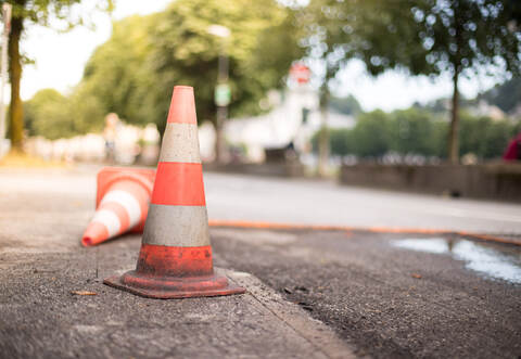 Ab Montag, 30. November, bis voraussichtlich Freitag, 18. Dezember, werden die Streckenabschnitte der L565 zwischen den Kreisverkehren Star/Benzstraße, Wilhelmshöhe und Rieckertswasen auf insgesamt zwei Kilometern Länge für den Durchgangsverkehr voll gesperrt.