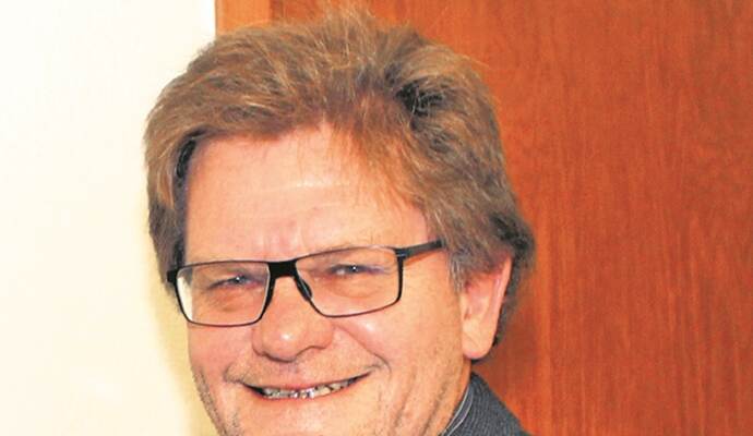 Weil sich Oehler in seinem Griechenlandurlaub mit dem Coronavirus infiziert hatte, musste ein kleiner Teil der Gemeinderäte, die länger als 15 Minuten mit ihm in Kontakt waren, nach der letzten Gemeinderatssitzung in Quarantäne. Weil sich Oehler in seinem Griechenlandurlaub mit dem Coronavirus infiziert hatte, musste ein kleiner Teil der Gemeinderäte, die länger als 15 Minuten mit ihm in Kontakt waren, nach der letzten Gemeinderatssitzung in Quarantäne.