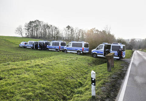 Die Polizei ist wegen eines Großeinsatzes derzeit rund um Mühlacker auf der Suche nach einem Vermissten.