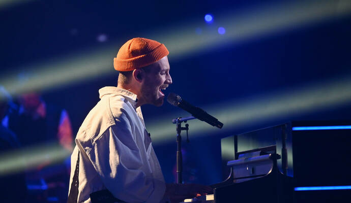 Lehrer Alessandro Pola von der Willy-Brandt-Realschule in Königsbach-Stein kämpft am Sonntag im Finale von "The Voice of Germany" um den Sieg.