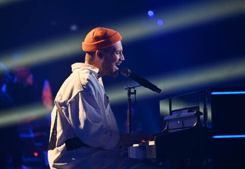Lehrer Alessandro Pola von der Willy-Brandt-Realschule in Königsbach-Stein kämpft am Sonntag im Finale von "The Voice of Germany" um den Sieg.