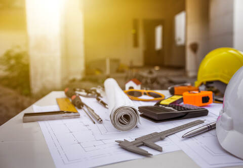 Unbekannte haben Werkzeuge im Gesamtwert von rund 1300 Euro von einer Baustelle in Birkenfeld gestohlen.