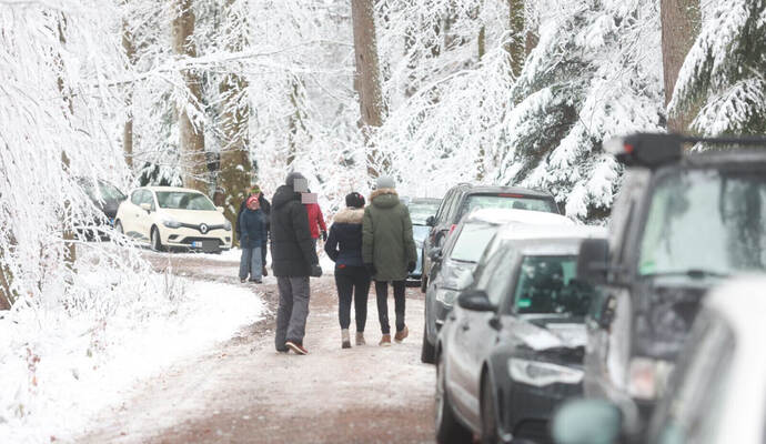 Am Sonntag nach Weihnachten war es in Dobel brechend voll. Die Polizei musste kurzerhand die Zufahrten zu dem Höhenort dicht machen. So weit kam es eine Woche später nicht. Am Sonntag nach Weihnachten war es in Dobel brechend voll. Die Polizei musste kurzerhand die Zufahrten zu dem Höhenort dicht machen. So weit kam es eine Woche später nicht.