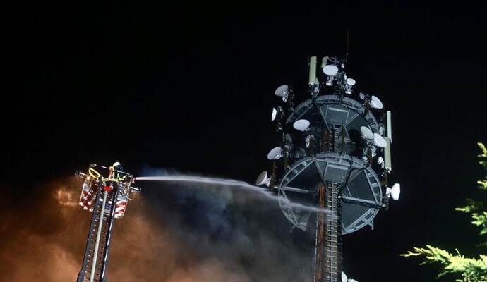Ein Brand im Funkturm in Keltern hat die Feuerwehr am Donnerstagabend nach Keltern geführt. Ein Brand im Funkturm in Keltern hat die Feuerwehr am Donnerstagabend nach Keltern geführt.