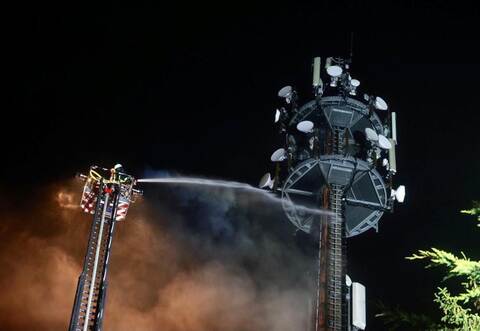 Ein Brand im Funkturm in Keltern hat die Feuerwehr am Donnerstagabend nach Keltern geführt.
