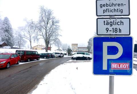 Die Anlage in Dobell sei zwar stark besucht gewesen, dennoch mussten keine weiteren Schritte eingeleitet werden. Hier hatten Schneefall und Nebel wohl einen erneuten Ansturm verhindert.