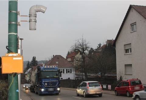 Diese Messstelle an der stark belasteten B10 in Mühlacker gibt es schon lange: Jetzt sind die Werte sind endlich gesunken.