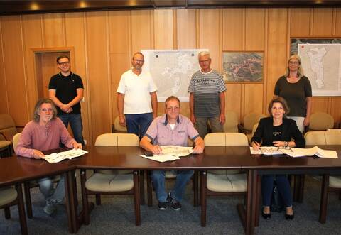 Der Wiernsheimer Arbeitskreis Innerörtliche Entwicklung mit Walter Ruppert, von der Gemeindeverwaltung Mario Matausch, Jürgen Idziok, Frank Bäuerle, Gerhard Hudak, Ulrike Brandauer sowie Natalie Schuler (von links) will örtliche Leerstände aufdecken.