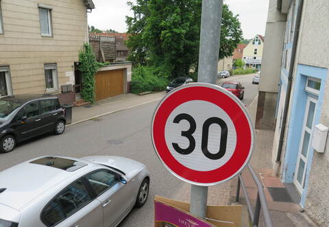 Weiter in der Diskussion befindet sich das Thema Temporegulierung in Keltern. Hier auf der Ortsdurchfahrt in Dietlingen gilt es bereits.