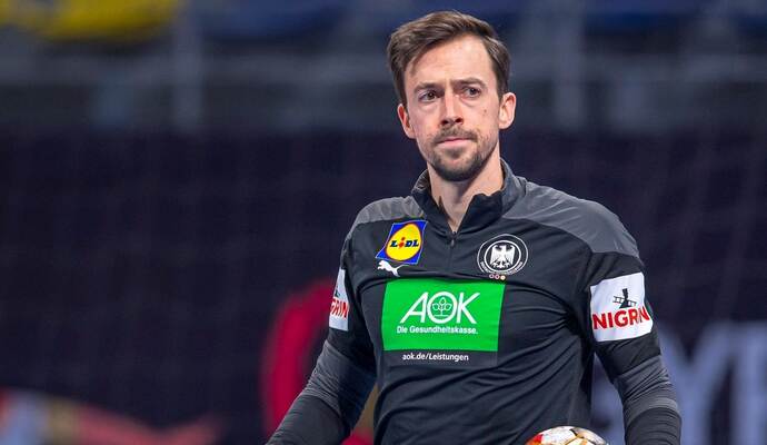 Der Birkenfelder Patrick Groetzki, hier beim Aufwärmen der deutschen Handball-Nationalmannschaft vor dem WM-Spiel gegen Ungarn, hat zwar seinen Job als Kabinen-DJ verloren, trauert der Aufgabe allerdings nicht nach.