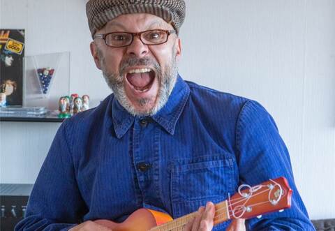 "Komm, wir bleiben daheim": Ersinger dichtet neuen Lockdown-Song