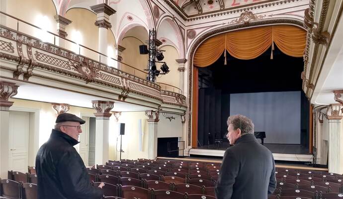 Lions-Präsident Eckhard Sträßner (links) im Gespräch mit dem Vorsitzenden des Fördervereins, Thomas Käppler. Lions-Präsident Eckhard Sträßner (links) im Gespräch mit dem Vorsitzenden des Fördervereins, Thomas Käppler.