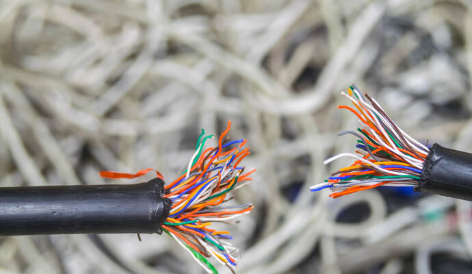 An mehreren Straßen wurden in Dietlingen Telefonkabel durchgetrennt. An mehreren Straßen wurden in Dietlingen Telefonkabel durchgetrennt.