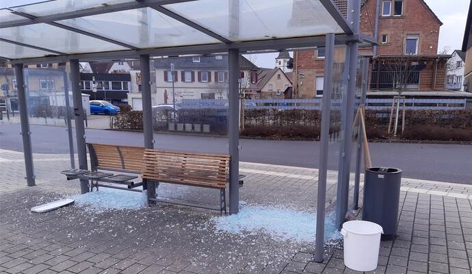 Vandalismus und Zerstörungswut am Knittlinger Busbahnhof (ZOB) haben in den vergangenen zwölf Monaten sichtlich zugenommen. Foto: Stadt Knittlingen