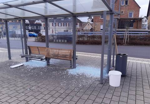 Vandalismus und Zerstörungswut am Knittlinger Busbahnhof (ZOB) haben in den vergangenen zwölf Monaten sichtlich zugenommen. Foto: Stadt Knittlingen