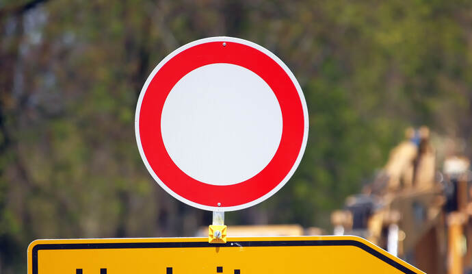 Wegen Straßensanierung und Baumfäll-Arbeiten wird es demnächst zwei Umleitungen über die B294 geben. Wegen Straßensanierung und Baumfäll-Arbeiten wird es demnächst zwei Umleitungen über die B294 geben.