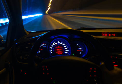 Tacho_Raser_Symbolbild