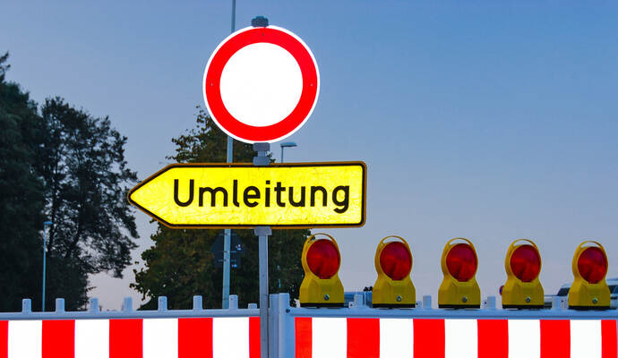 EIn Abschnitt der Landesstraße 565 in Neuenbürg wird für Sanierungsarbeiten gesperrt (Symbolbild).