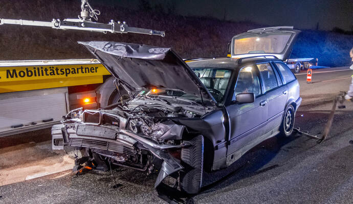 Der Wagen war nicht mehr fahrtauglich und musste abgeschleppt werden.