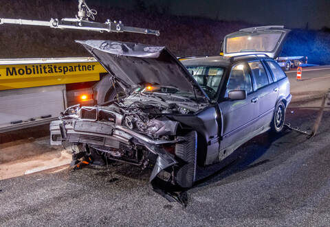 Der Wagen war nicht mehr fahrtauglich und musste abgeschleppt werden.